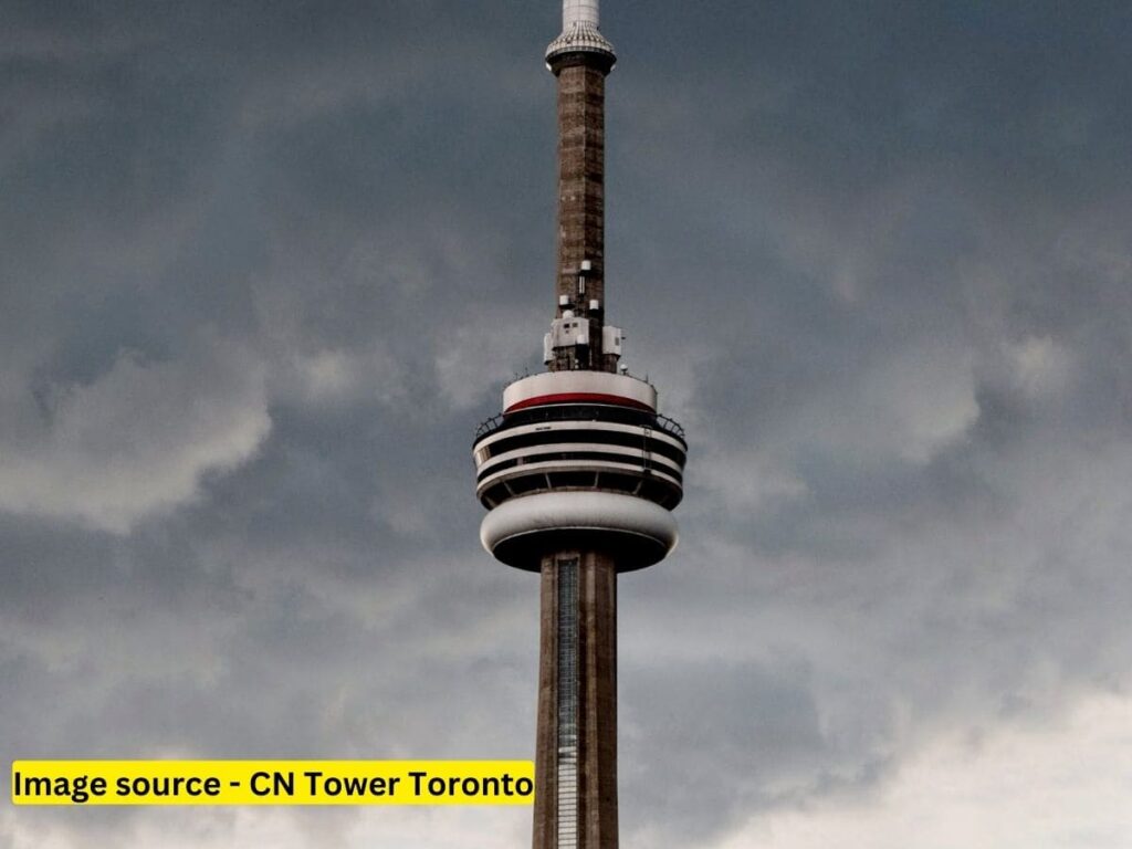 CN Tower Toronto - Top 5 Best Places to Visit in Toronto